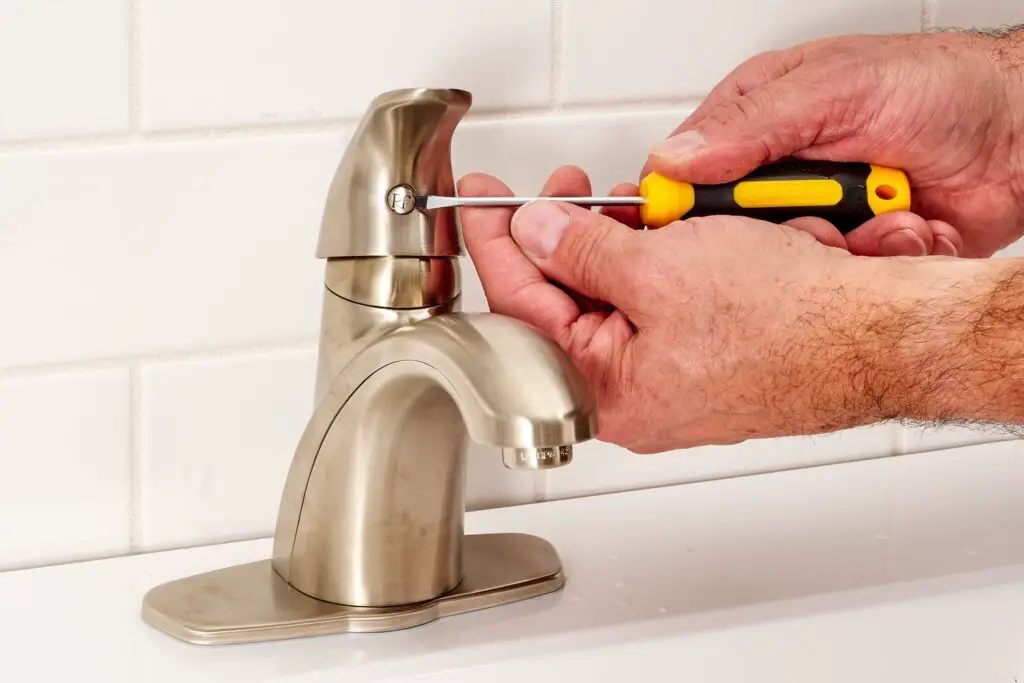How to Fix a Leaky Faucet With One Handle
