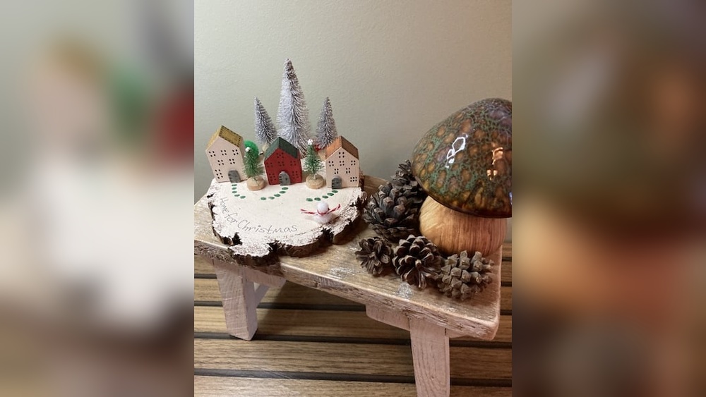 16 Best Wood Sign Ideas For Christmas Decorating