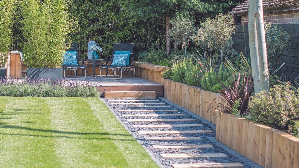 Garden Edging Ideas Shaping A Lawn With Slate Chippings